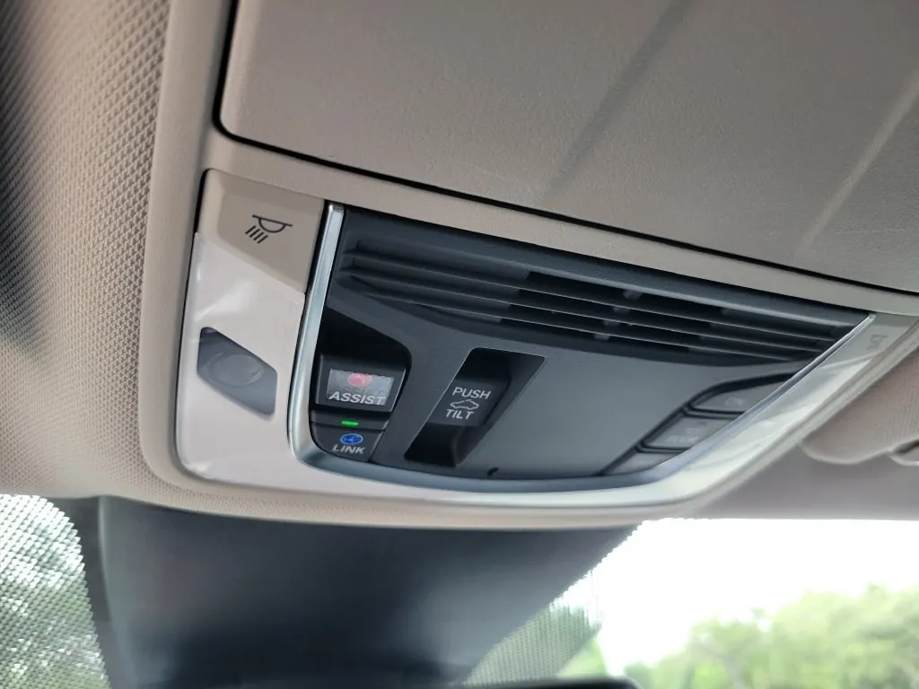 2025 Acura TLX 2.0 Auto Technology Package - Photo 33
