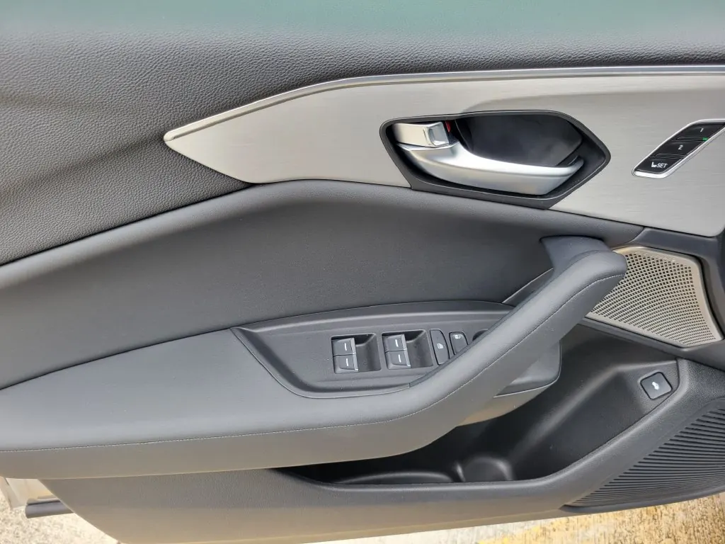 2025 Acura TLX 2.0 Auto Technology Package - Photo 18
