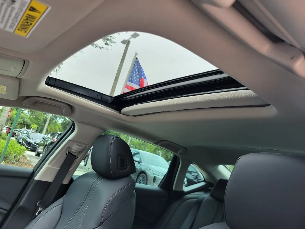 2025 Acura TLX 2.0 Auto Technology Package - Photo 16