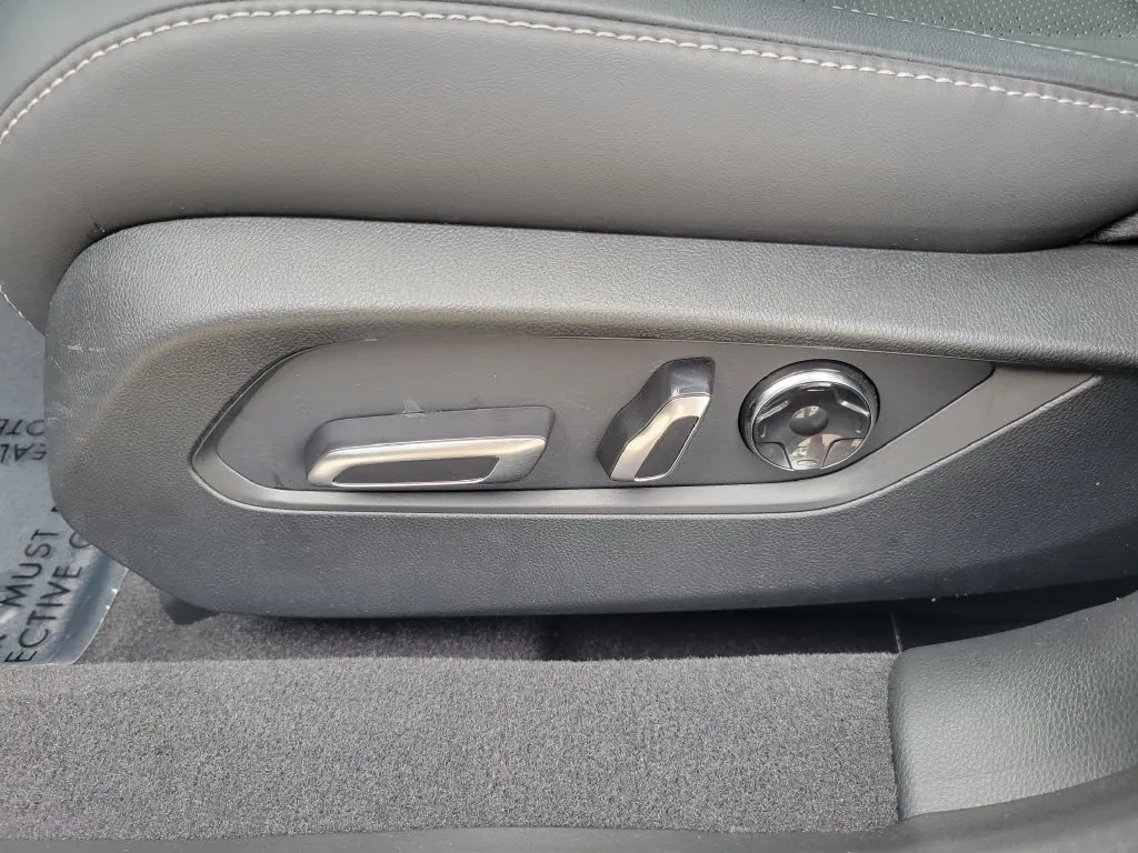2025 Acura TLX 2.0 Auto Technology Package - Photo 17