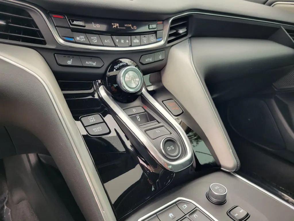 2025 Acura TLX 2.0 Auto Technology Package - Photo 31
