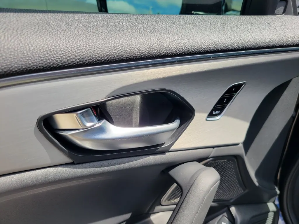 2025 Acura TLX 2.0 Auto Technology Package - Photo 21