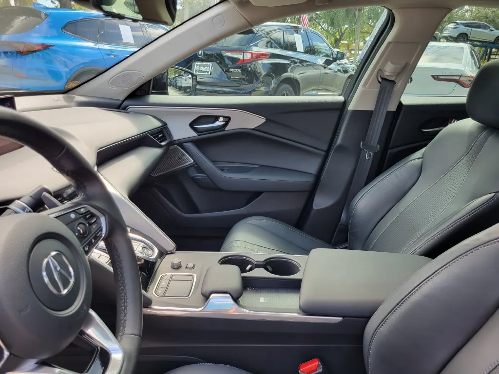 2025 Acura TLX 2.0 Auto Technology Package - Photo 15
