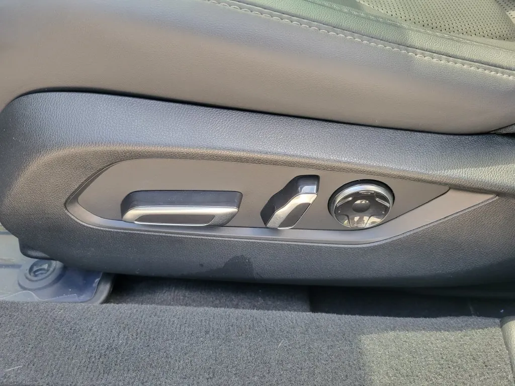 2025 Acura TLX 2.0 Auto Technology Package - Photo 18