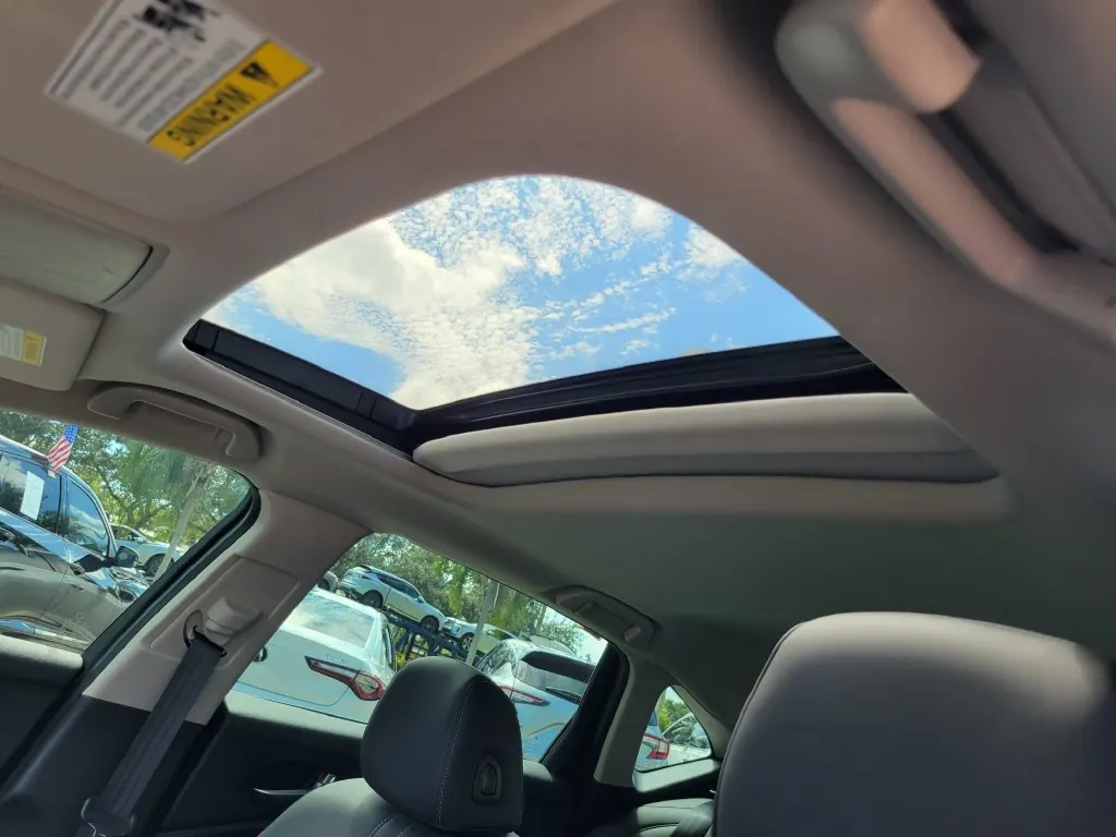 2025 Acura TLX 2.0 Auto Technology Package - Photo 17