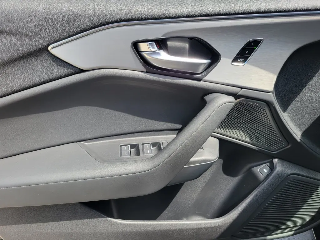 2025 Acura TLX 2.0 Auto Technology Package - Photo 19