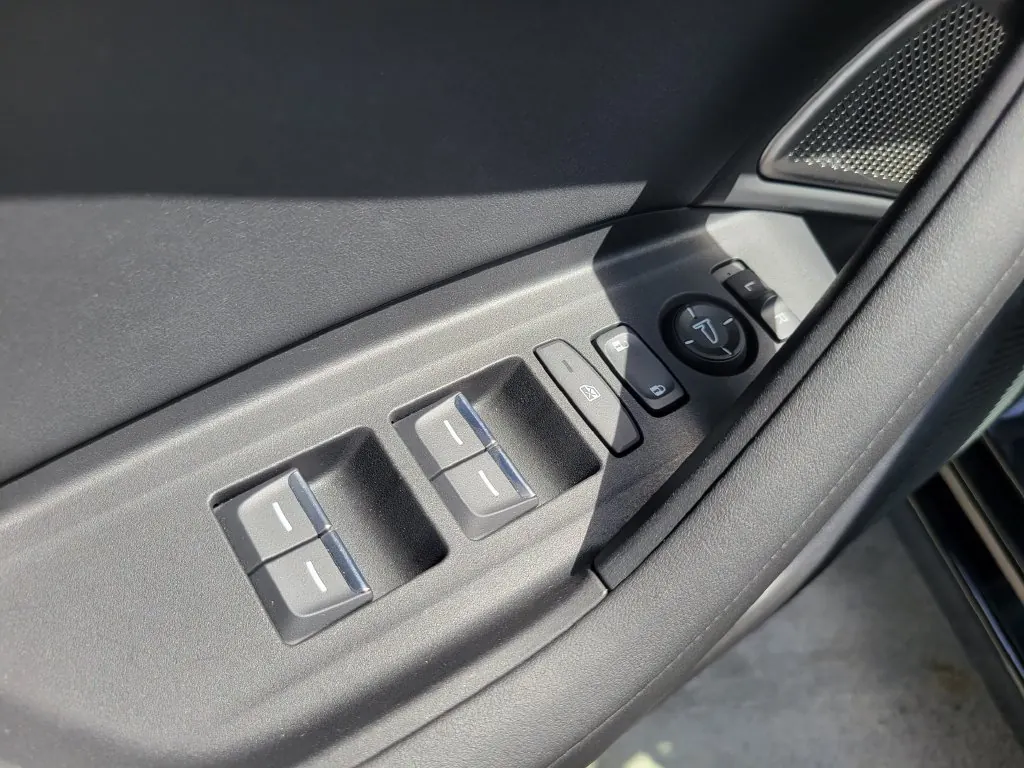 2025 Acura TLX 2.0 Auto Technology Package - Photo 20
