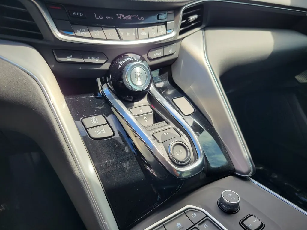 2025 Acura TLX 2.0 Auto Technology Package - Photo 32