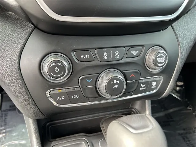 2021 Jeep Cherokee Latitude Lux - Photo 18