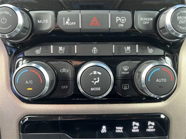 2019 RAM 1500 Laramie 4WD Crew Cab 6'4 - Photo 19