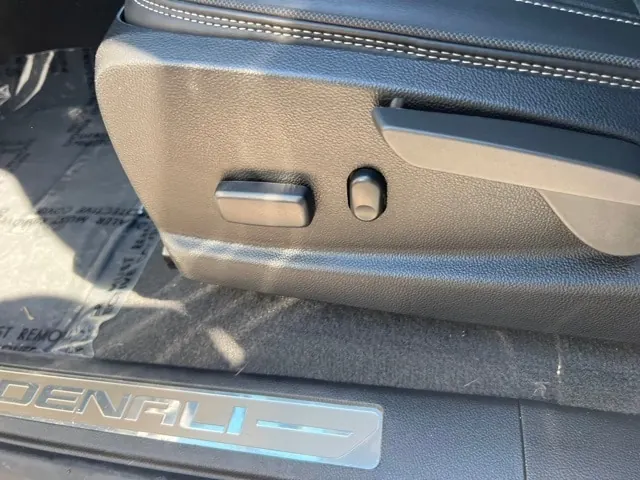 2020 GMC Canyon Denali 4WD Crew Cab Short Box - Photo 30