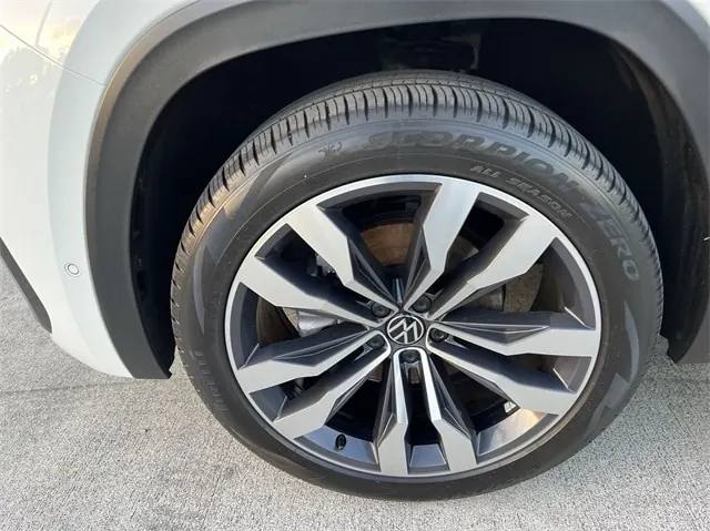 2022 Volkswagen Atlas 3.6L SEL Premium R-Line 4Motion - Photo 10
