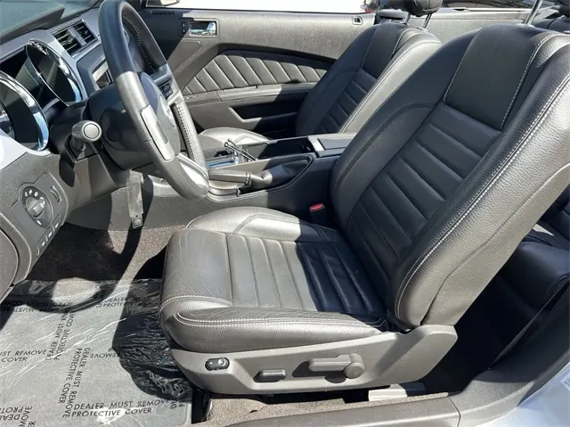 2012 Ford Mustang V6 - Photo 11