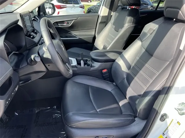 2020 Toyota RAV4 XLE Premium FWD - Photo 11