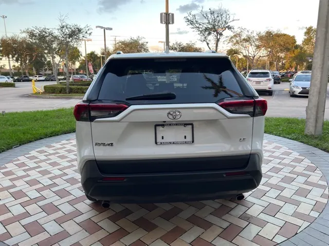 2019 Toyota RAV4 LE FWD - Photo 4