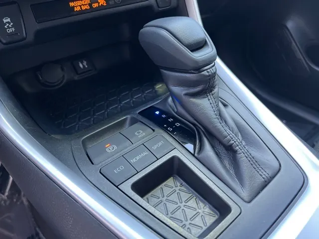 2019 Toyota RAV4 LE FWD - Photo 22