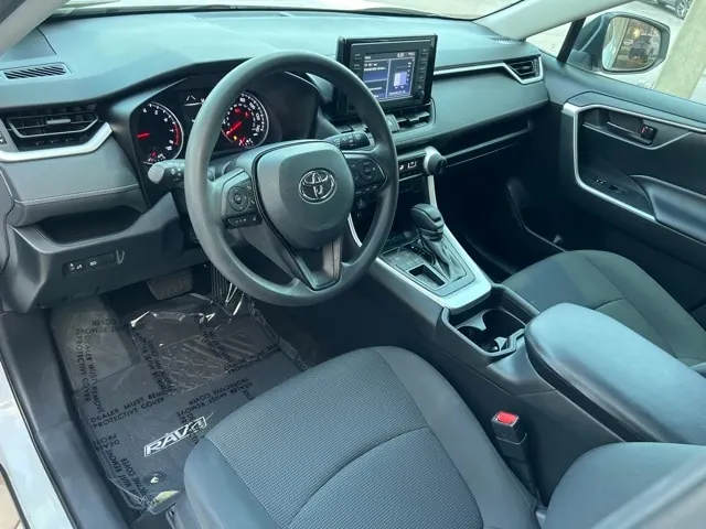 2019 Toyota RAV4 LE FWD - Photo 9