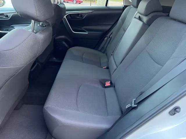 2019 Toyota RAV4 LE FWD - Photo 11