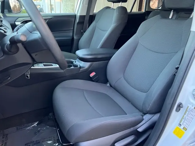 2019 Toyota RAV4 LE FWD - Photo 10