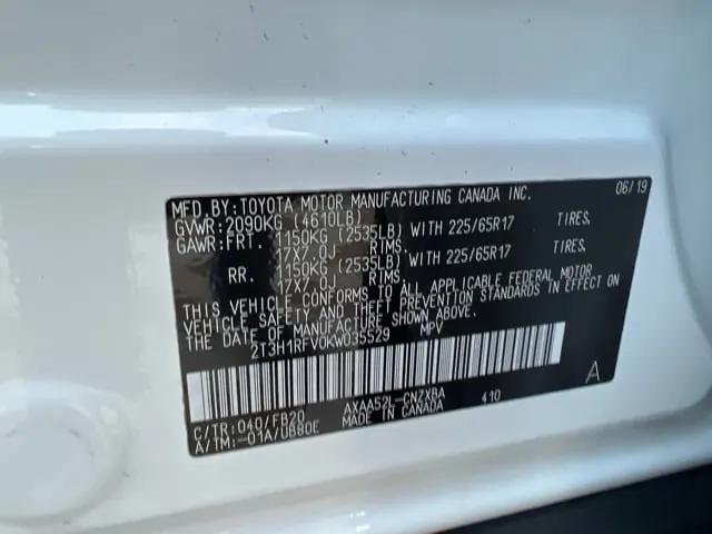 2019 Toyota RAV4 LE FWD - Photo 28