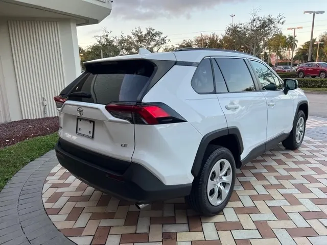 2019 Toyota RAV4 LE FWD - Photo 3