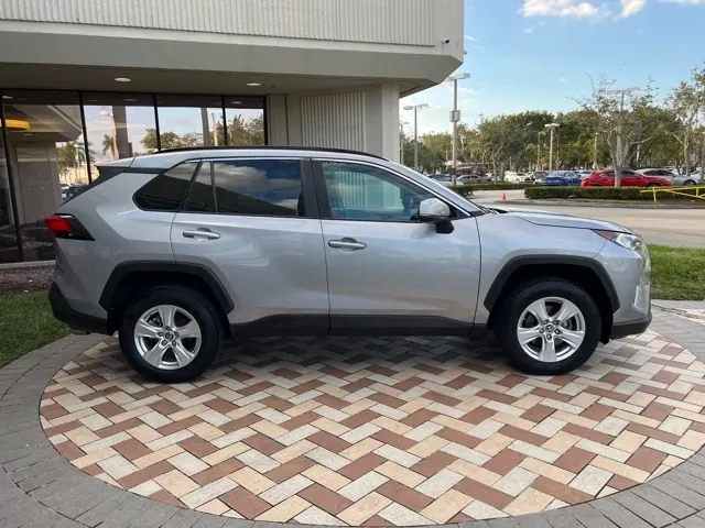 2019 Toyota RAV4 XLE FWD - Photo 3