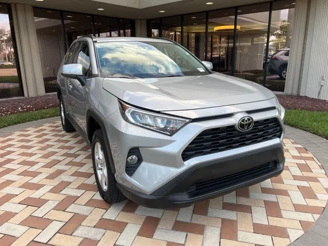 2019 Toyota RAV4 XLE FWD - Photo 2