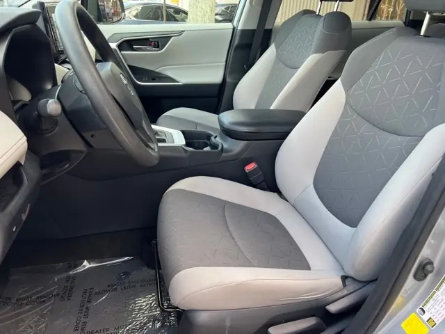 2019 Toyota RAV4 XLE FWD - Photo 11