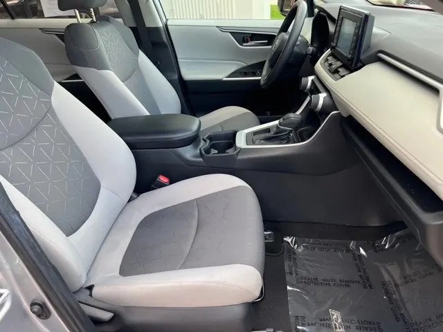 2019 Toyota RAV4 XLE FWD - Photo 14