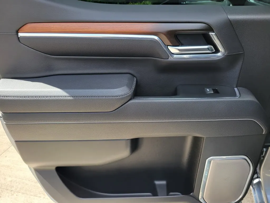 2025 GMC Sierra Denali 4WD Crew Cab Short Box - Photo 13