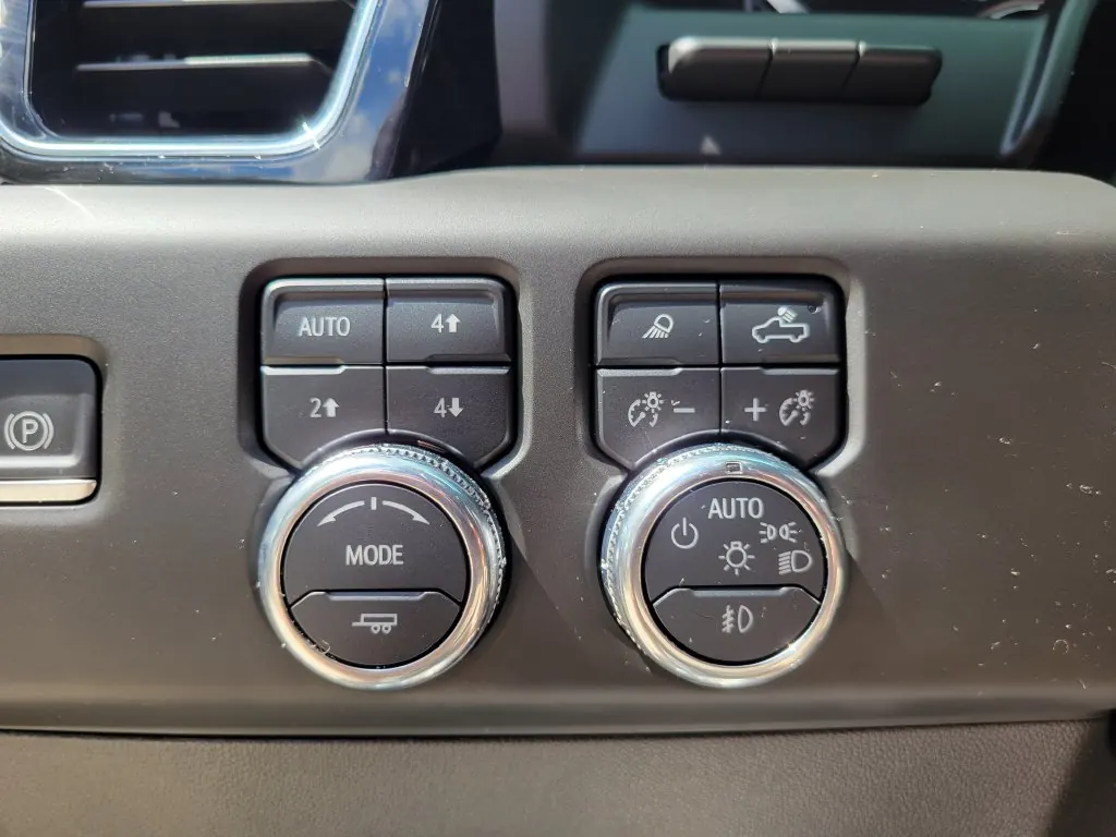 2025 GMC Sierra Denali 4WD Crew Cab Short Box - Photo 22