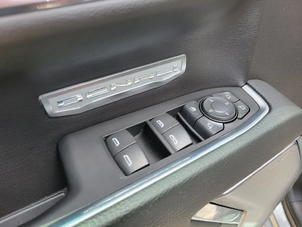 2025 GMC Sierra Denali 4WD Crew Cab Short Box - Photo 20