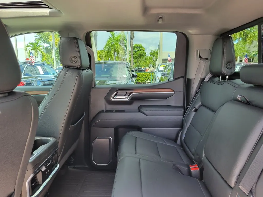 2025 GMC Sierra Denali 4WD Crew Cab Short Box - Photo 11