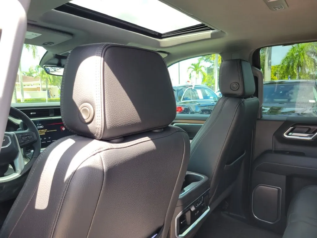 2025 GMC Sierra Denali 4WD Crew Cab Short Box - Photo 10