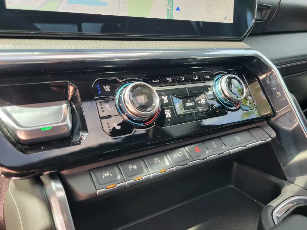 2025 GMC Sierra Denali 4WD Crew Cab Short Box - Photo 30