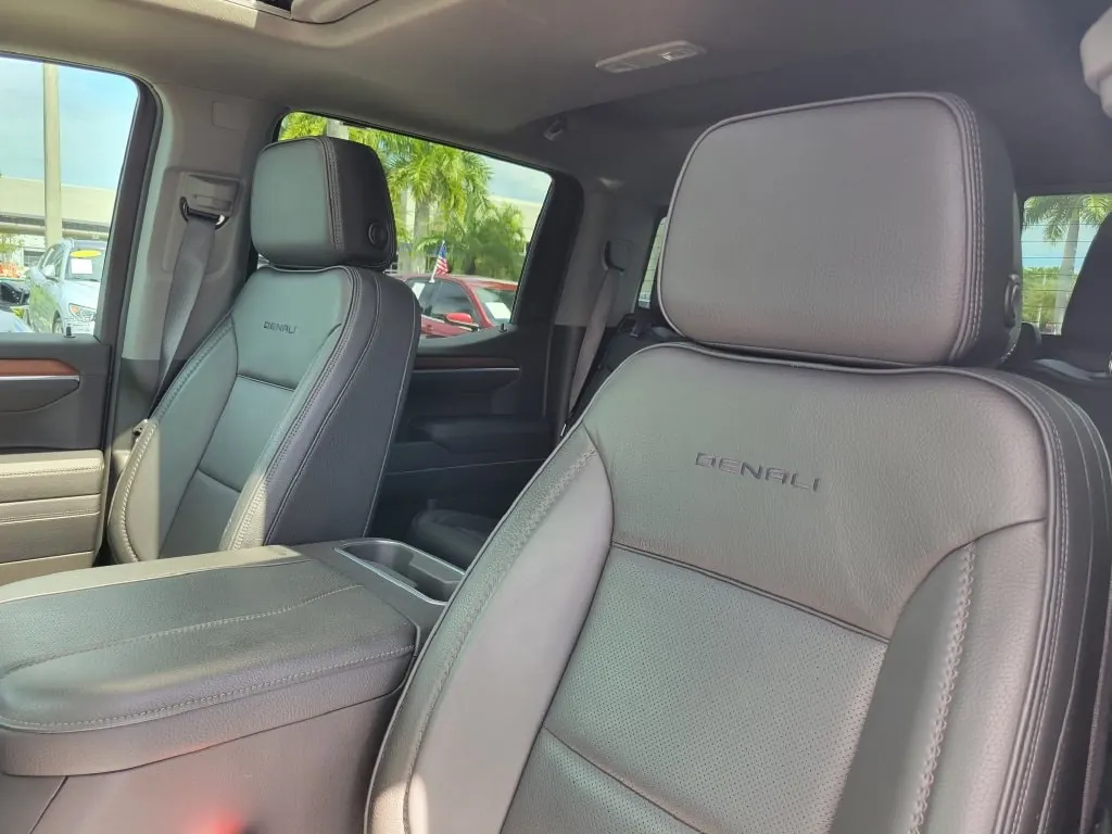 2025 GMC Sierra Denali 4WD Crew Cab Short Box - Photo 16