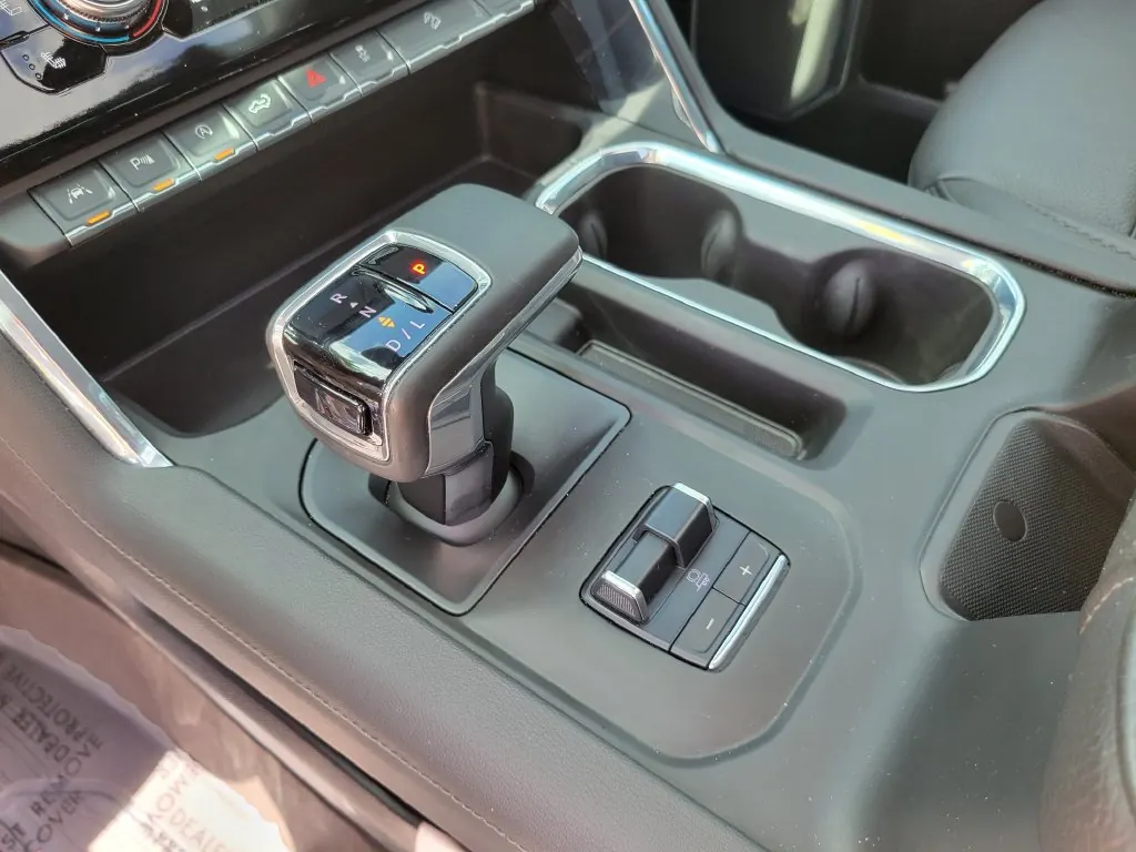 2025 GMC Sierra Denali 4WD Crew Cab Short Box - Photo 31
