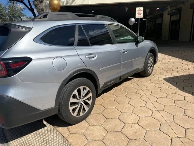 2020 Subaru Outback Premium - Photo 2