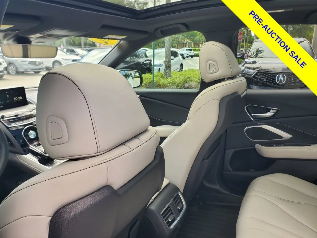 2025 Acura RDX SH-AWD - Photo 11