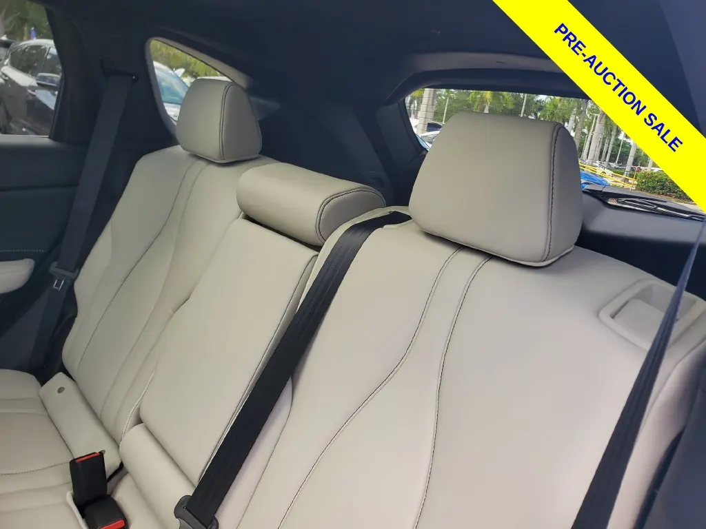 2025 Acura RDX SH-AWD - Photo 13