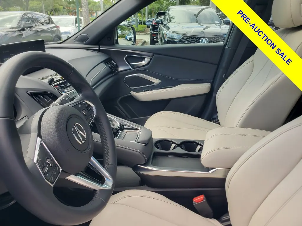 2025 Acura RDX SH-AWD - Photo 16