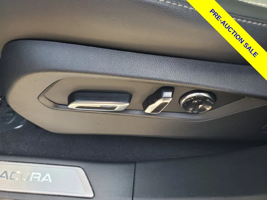 2025 Acura RDX SH-AWD - Photo 17