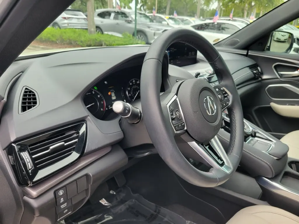 2025 Acura RDX SH-AWD - Photo 15