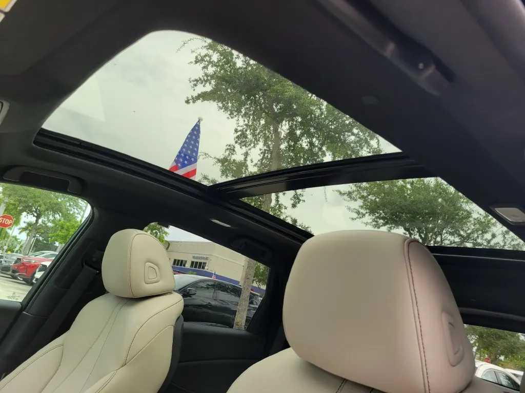 2025 Acura RDX SH-AWD - Photo 18