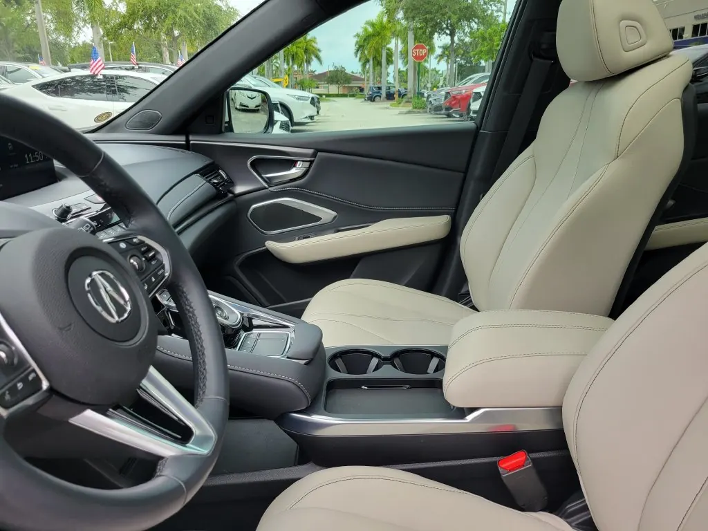 2025 Acura RDX SH-AWD - Photo 16