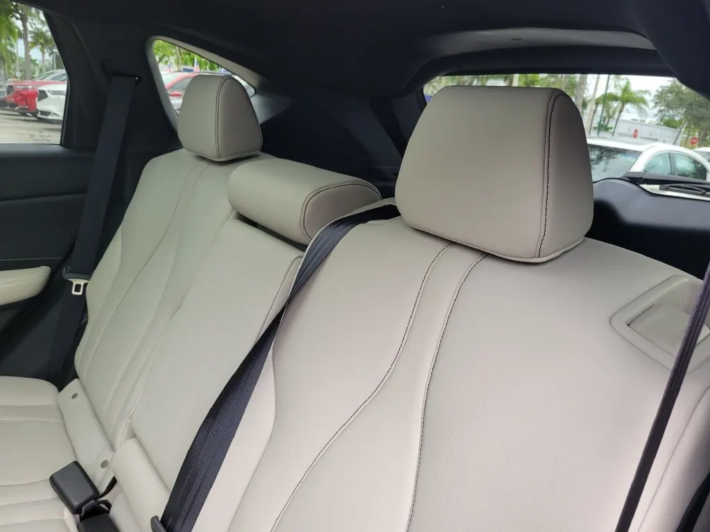2025 Acura RDX SH-AWD - Photo 13