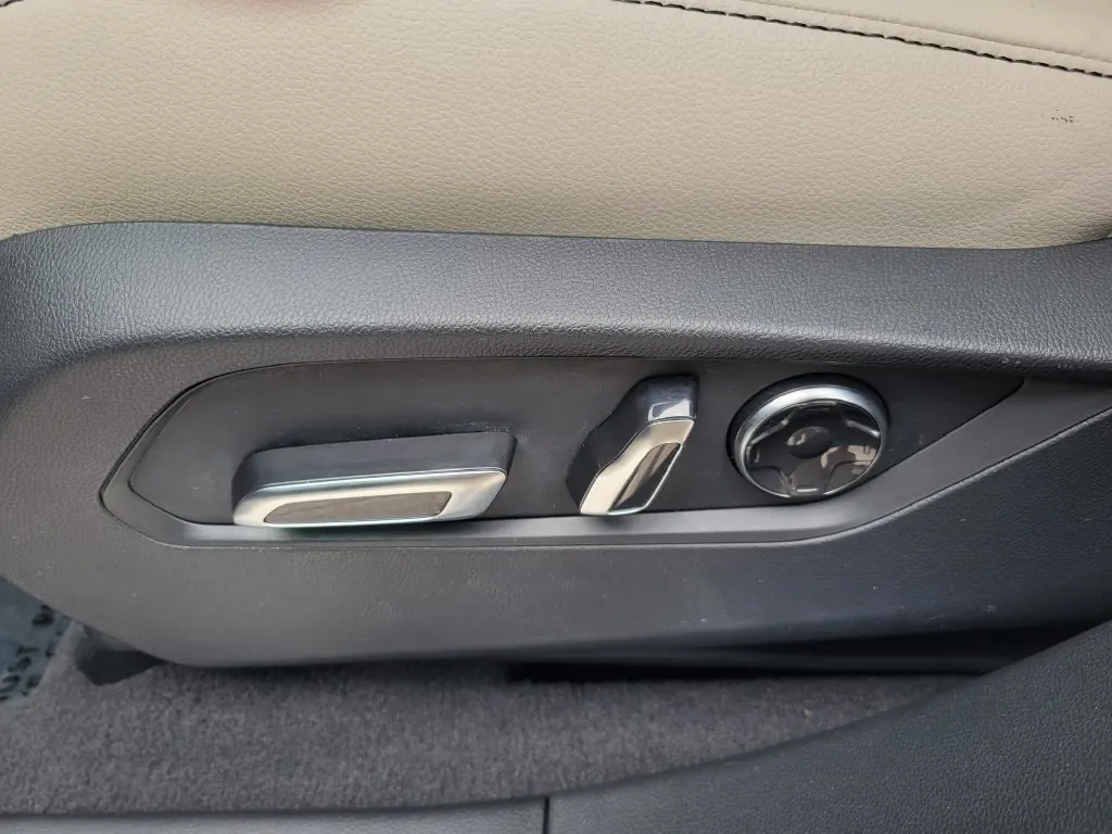 2025 Acura RDX SH-AWD - Photo 19