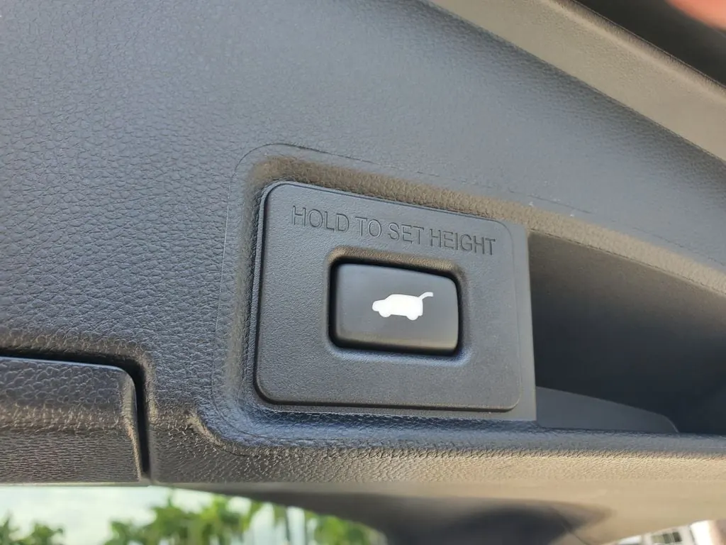 2025 Acura RDX SH-AWD - Photo 9