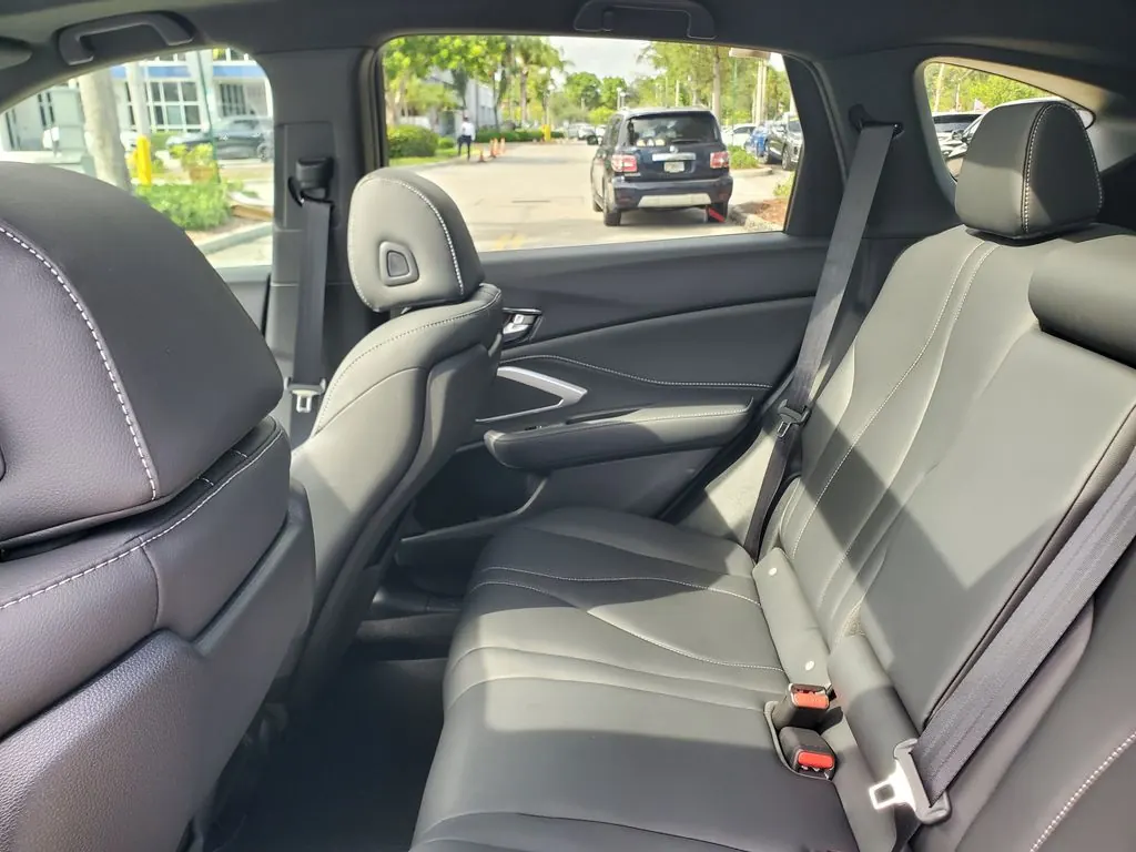 2025 Acura RDX SH-AWD - Photo 12