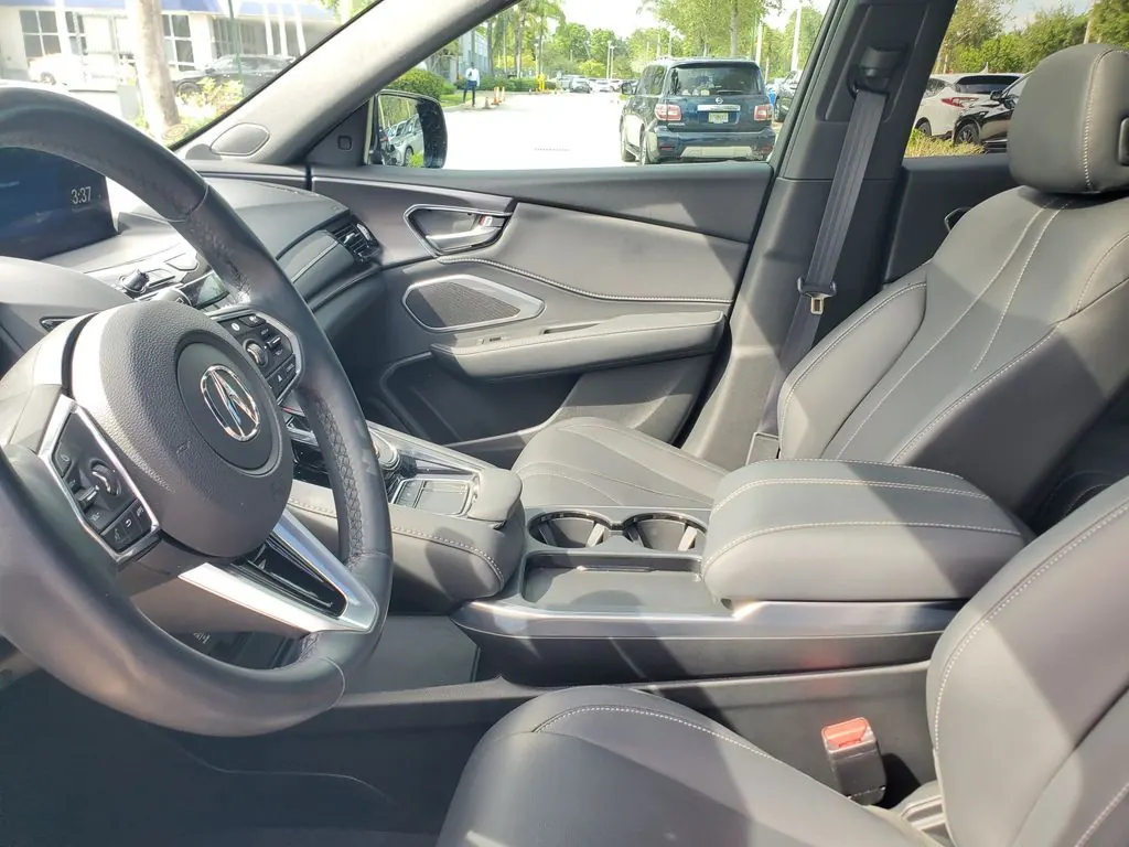 2025 Acura RDX SH-AWD - Photo 16